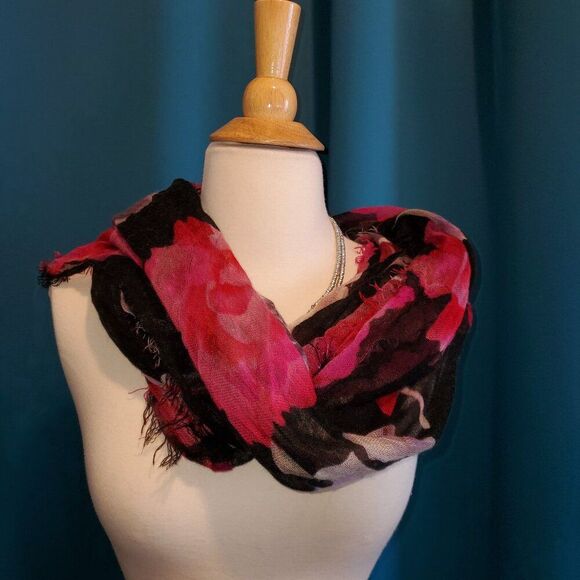 2 Sheer Infinity scarves - Black & Roses - Green Tartan - Picture 2 of 8